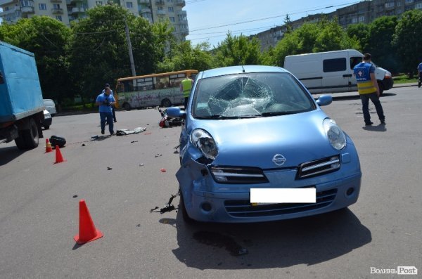 ДТП у Луцьку: Nissan збив мотоцикліста. ФОТО.ОНОВЛЕНО