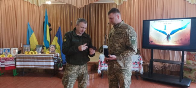 Нагородили добровольця, який нині вчителює на Волині
