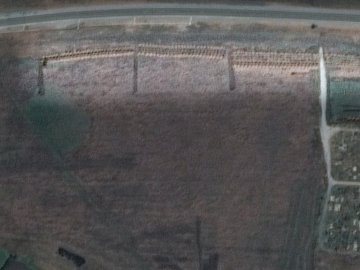 Супутник зафіксував 300-метрову братську могилу маріупольців у Мангуші, – ЗМІ 