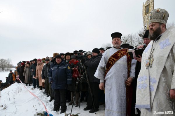 Лід, ополонка та Йорданська вода: Водохреще у Луцьку 