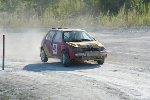 Під час автогонок під Луцьком перекинувся автомобіль. ФОТО