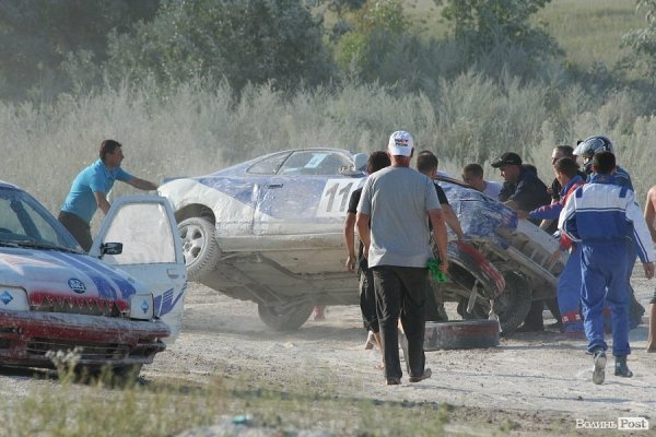 Під час автогонок під Луцьком перекинувся автомобіль. ФОТО