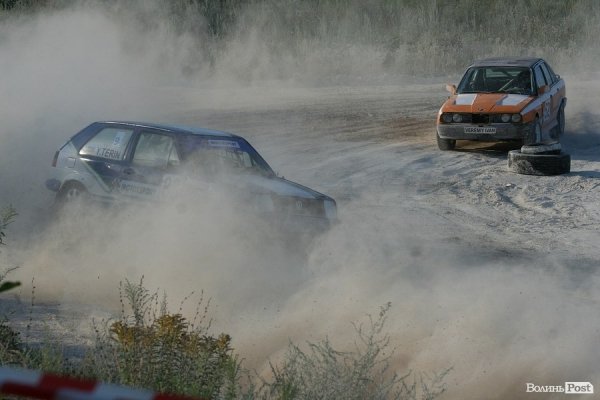 Під час автогонок під Луцьком перекинувся автомобіль. ФОТО
