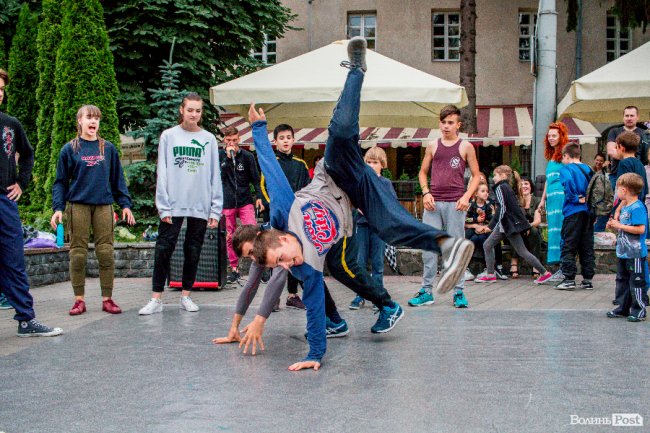 Яскраво, повітряно, незабутньо: фінальний день фестивалю «Aerosfera» у Луцьку. ФОТО