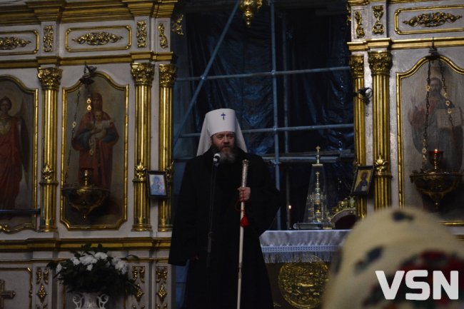 У Луцьку на перше різдвяне богослужіння 25 грудня прийшли сотні людей. ФОТО