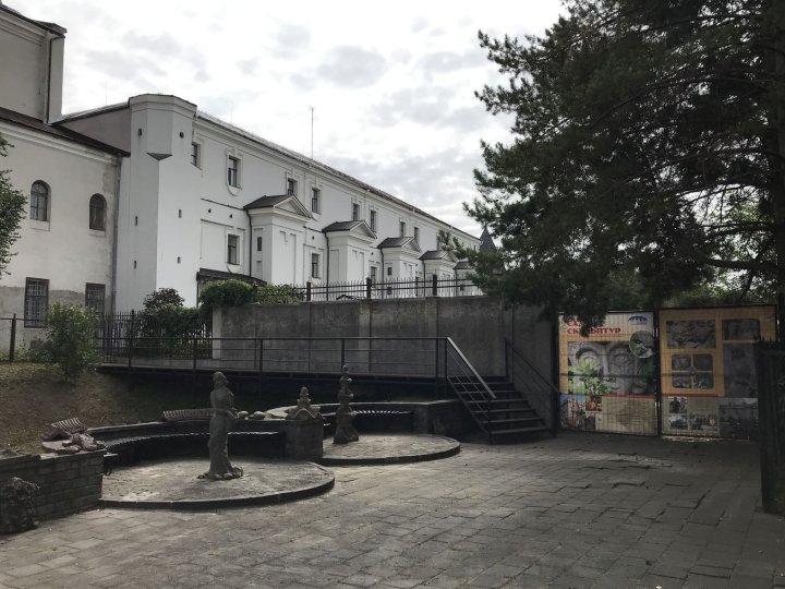 У Луцьку відкрили вхід у «Сад скульптур» Миколи Голованя