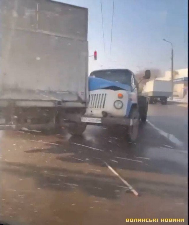 ДТП у Луцьку: на перехресті зіткнулися два авто