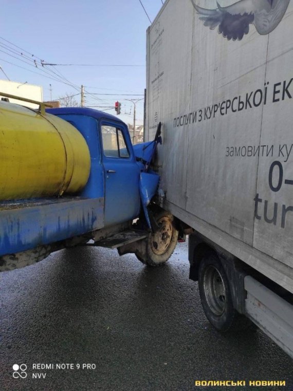 ДТП у Луцьку: на перехресті зіткнулися два авто