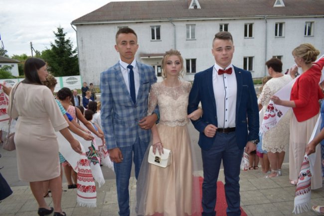 Як відгуляли випускний у Голобах. ФОТО