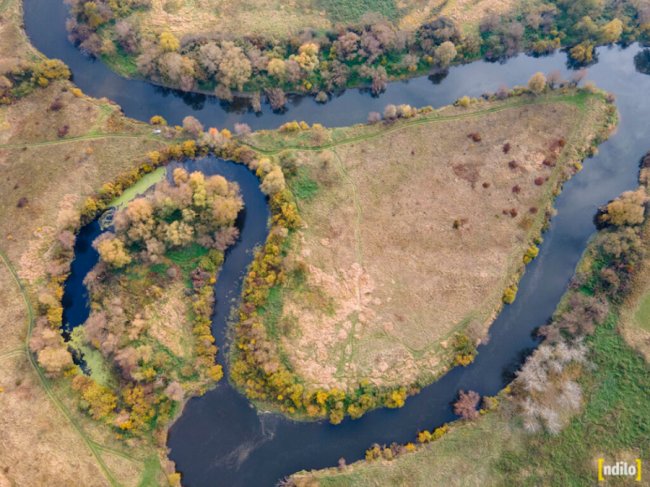 Захопливі осінні краєвиди Західного Бугу у волинській громаді з висоти пташиного польоту. ФОТО. ВІДЕО