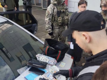 Відоме ім’я «благодійниці», яку викрили у Луцьку на незаконному переправлянні ухилянтів за кордон