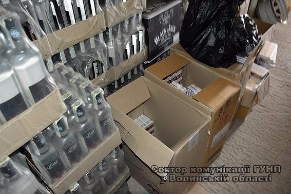 На Волині викрили нелегальний склад підакцизних товарів. ФОТО 