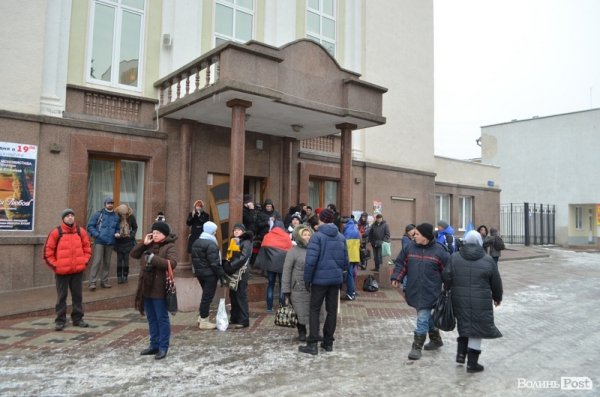 У Луцьку дві сотні людей готуються їхати на Київ. ФОТО