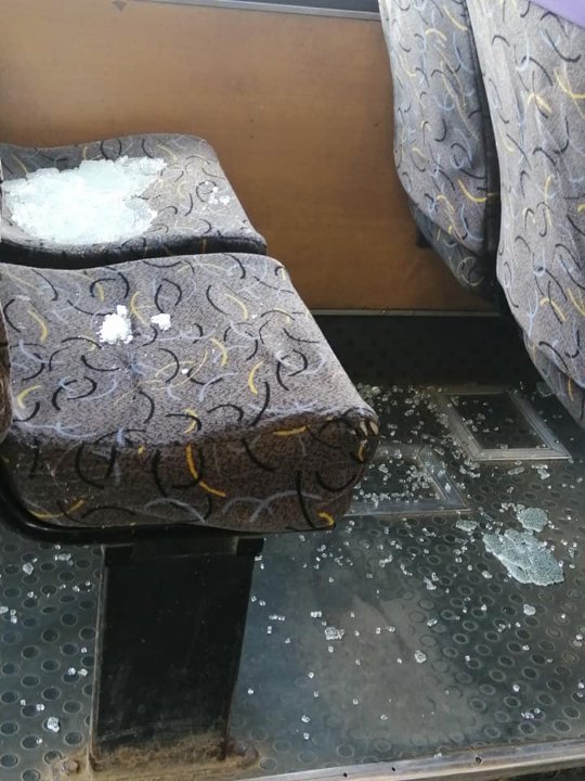 У Луцьку невідомий жбурнув камінь та розбив вікно у маршрутці. ВІДЕО