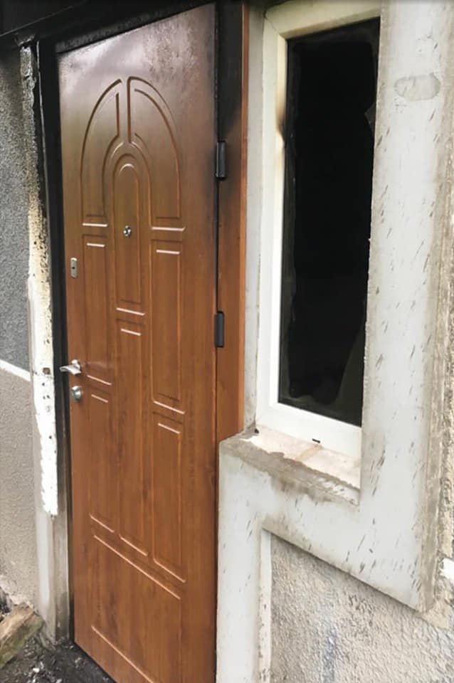 Сім'я з Луцька, у якої згорів будинок, просить допомоги. ФОТО