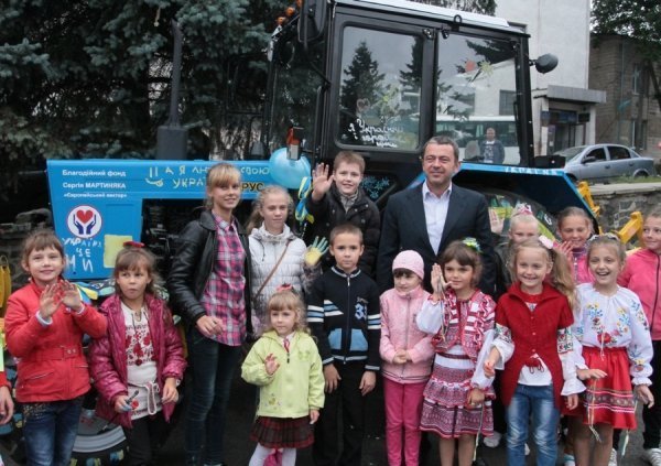 У Горохові на День Незалежності розмалювали патріотичний трактор