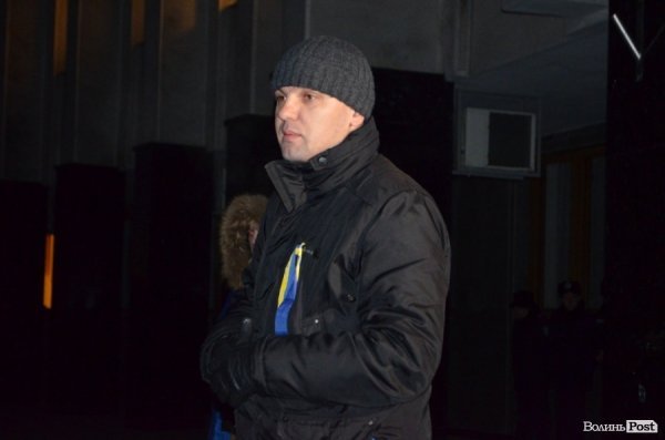 Гарячий світанок у Луцьку: як пікетували губернатора. ФОТО