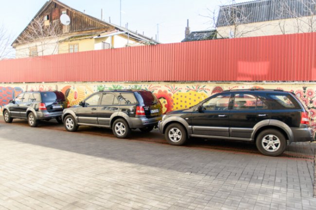 Луцькрада передала 3 позашляховики військовим на Бахмутський напрямок. ФОТО