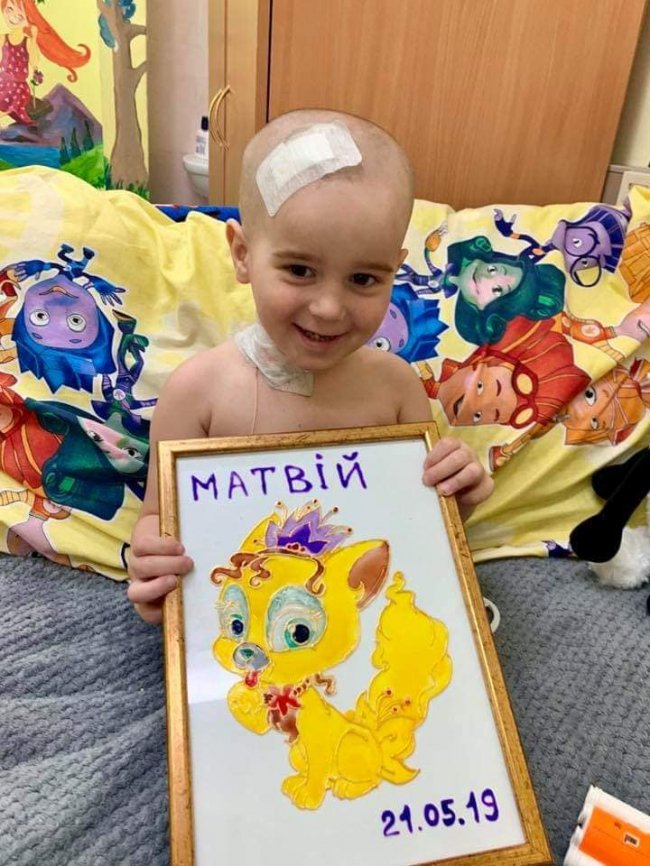 Тато-атовець і маленька сестричка чекають вдома: благають допомогти 3-річному онкохворому волинянину