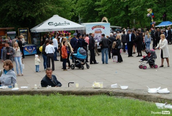 Як у Луцьку їли кашу і співали фронтових пісень