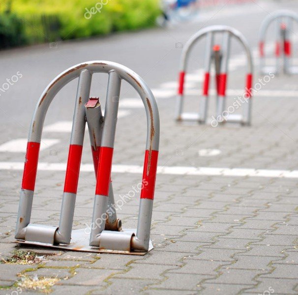 У луцькому дворі просять заборонити рух автівок