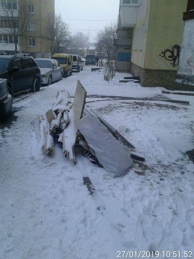 Мішки з непотребом і ганчір’я: у Луцьку на низці вулиць – стихійні смітники. ФОТО 