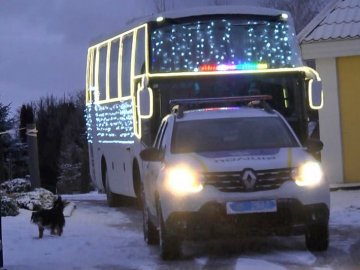 Роздали 8 тисяч подарунків: на Волині завершився тур автобуса з Миколаєм. ВІДЕО