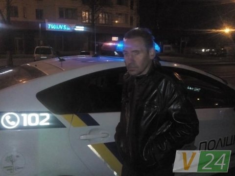 Луцьком гасав п’яний водій із трояндою «для дам». ФОТО