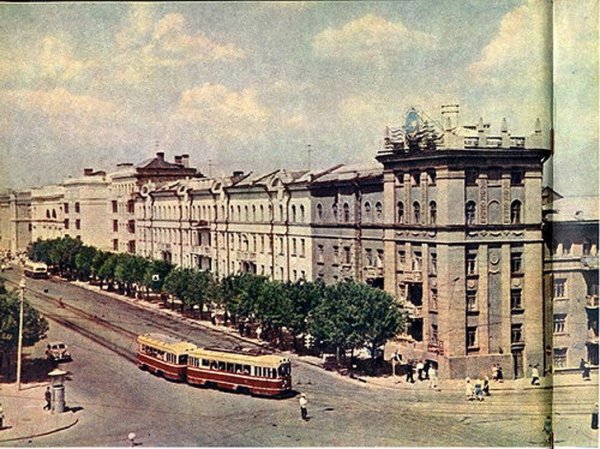 Перехрестя вулиці Артема і проспекту Гурова. Донецьк, 1962