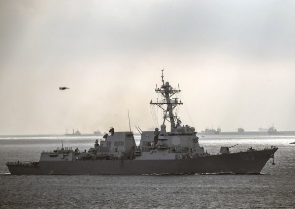 Американський есмінець дістався Чорного моря. ВІДЕО