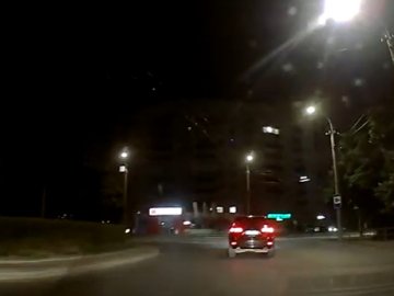 У Луцьку зловили п'яного водія джипа, який маневрував під час дорожнього руху. ВІДЕО