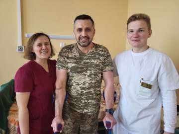 «Не знаю, як мені вдалося вижити»: військовий з Волині півтора року відновлюється від поранення
