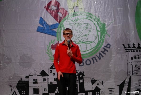 У Луцьку на КВНі із заступника луцького мера «зняли» джинси. ФОТО