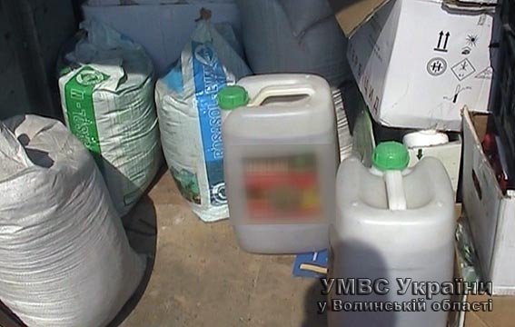 У Луцьку затримали підприємця, який займався підпільним виробництвом гербіцидів. ФОТО
