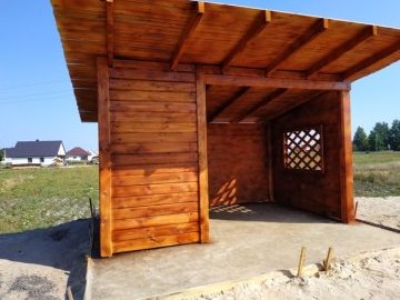 Волинські лісівники облаштовують автобусні зупинки