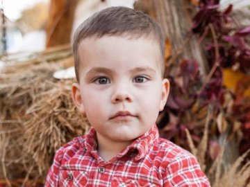 У Нововолинську організовують благодійну акцію на підтримку хлопчика, який не чує на два вушка