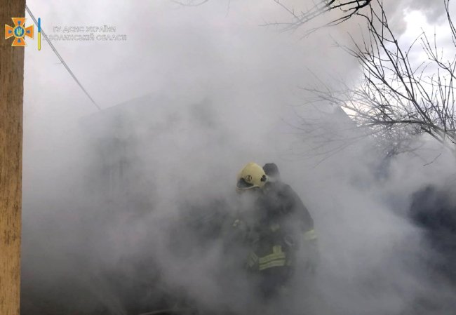 У місті на Волині горіло горище будівлі. ФОТО.ВІДЕО