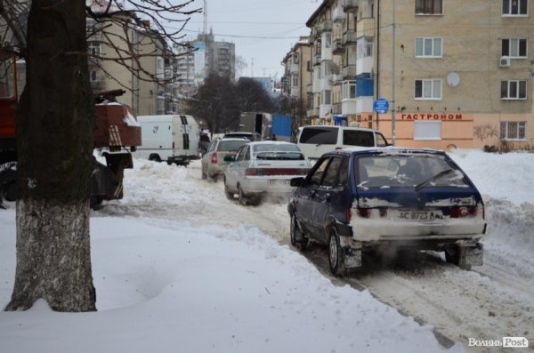 Центральну вулицю Луцька «паралізувало». ФОТО. ВІДЕО