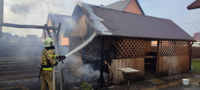 У Луцькому районі загорівся гараж