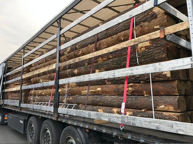 Через «Ягодин» намагались вивезти з України майже 13 кубометрів брусованого лісу