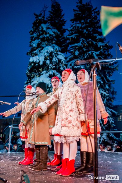 У Луцьку урочисто засвітили головну ялинку міста. ФОТО