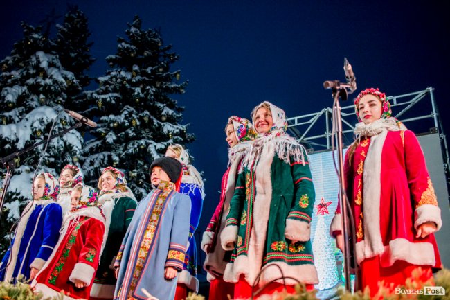 У Луцьку урочисто засвітили головну ялинку міста. ФОТО