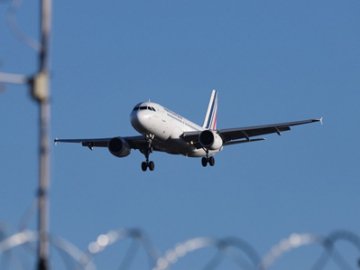 Через сплеск коронавірусу ЄС має намір закрити кордони деяких країн для туристів