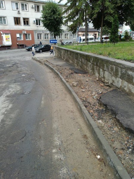 Зробили «дічь» і поїхали: лучанин про жахливий стан бруківки. ФОТО
