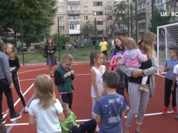 У Луцьку відкрили перший спортивний майданчик з надсучасним покриттям. ВІДЕО