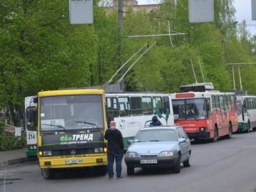 У Луцьку маршрутка «зачепила» Opel
