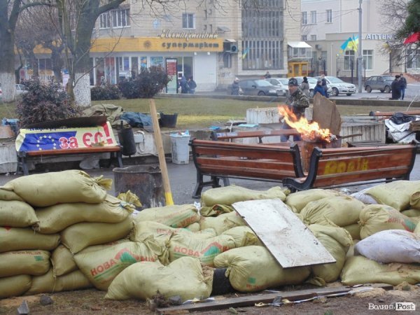 У Луцьку розбирають наметове містечко. ФОТО