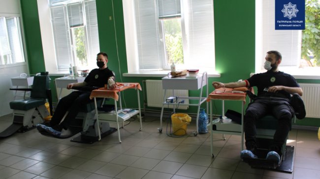 Волинські патрульні здали кров для луцьких лікарень