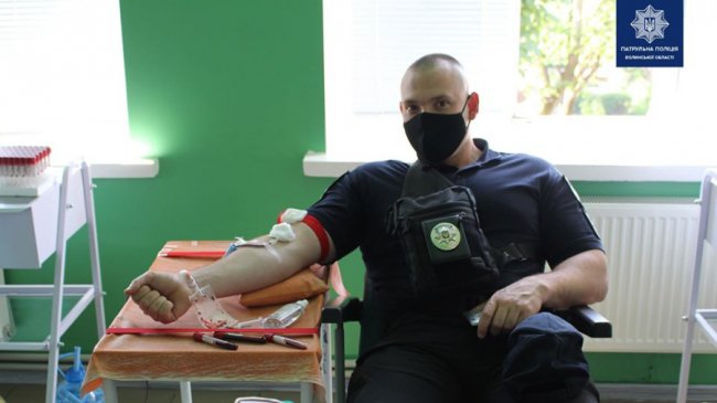 Волинські патрульні здали кров для луцьких лікарень