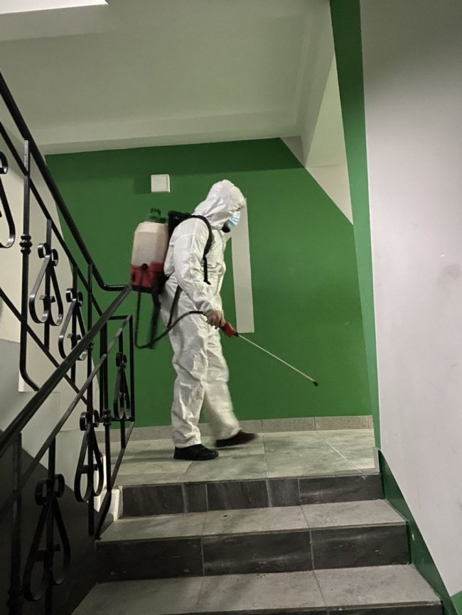 У Луцьку за добу продезінфікували 47 будинків. ФОТО